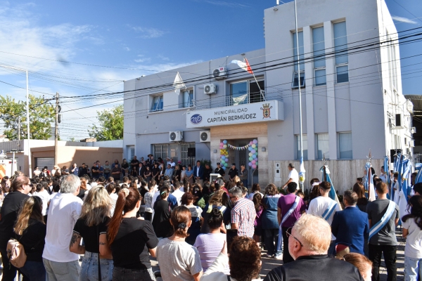 Capit&aacute;n Berm&uacute;dez celebra sus 55 a&ntilde;os