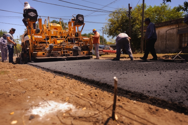 En Barrio Villa El Prado se sigue con asfaltando