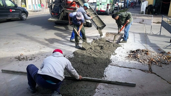 Arranca la semana con mas trabajos de bacheo