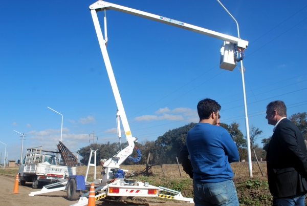 Después de 20 años llegó la luz a Av. Belgrano