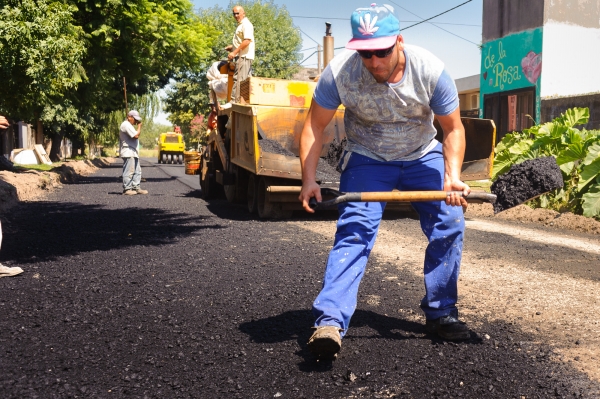 Continúan las obras de mejorado asfáltico en las calles de la ciudad